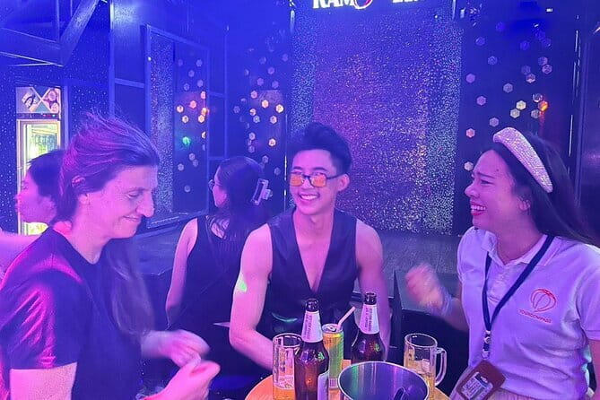 Chiang Mai: Ladyboy Cabaret – Stories, Dinner and Sparkle - Ram Show Bar cabaret: what the ticket actually covers