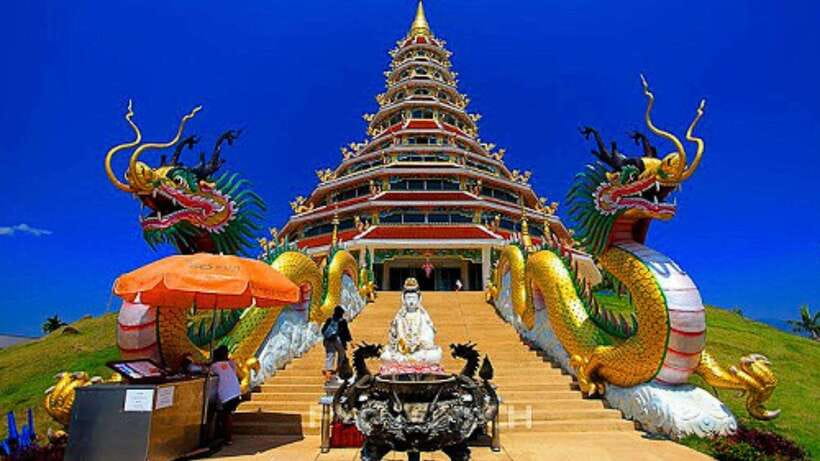 Chiang Mai: Lalita Cafe & White, Blue, Big Buddha Temples - Long Neck Karen Village: choose Option A or accept the entrance wait