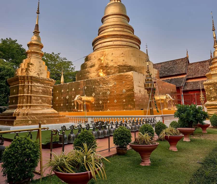 Chiang Mai Light: Tuk Tuk Night Tour with Temples & Markets - Key things that make this tour worth your time