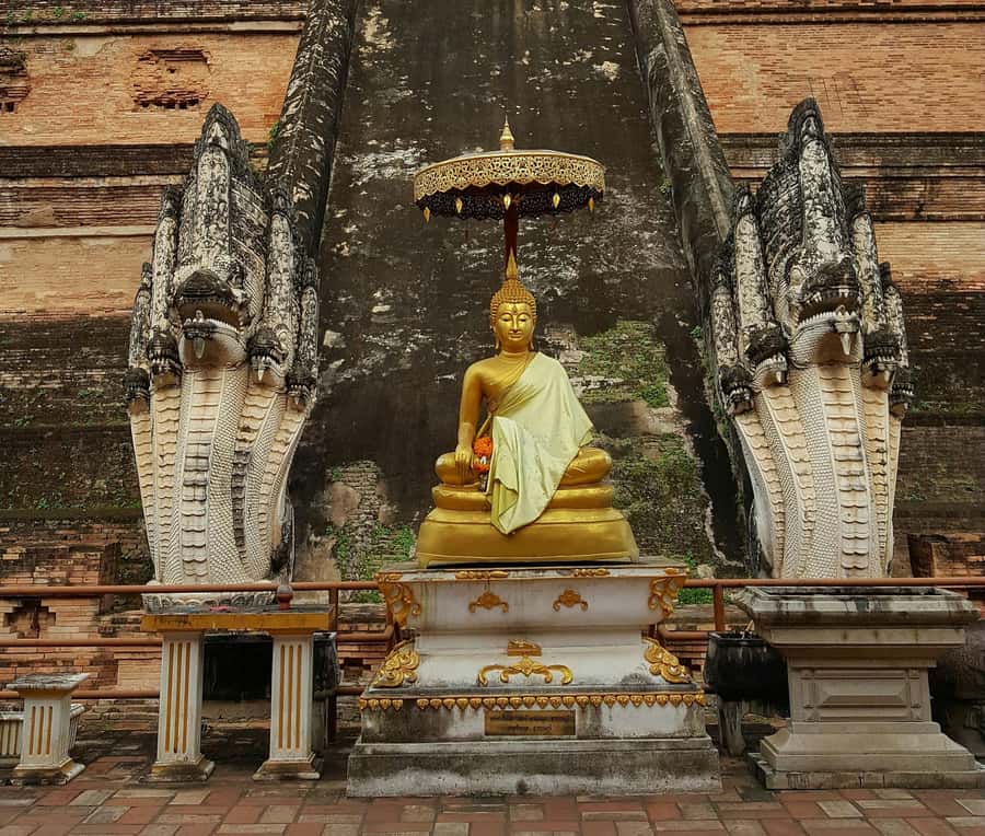 Chiang Mai Light: Tuk Tuk Night Tour with Temples & Markets - Chiang Mai Chinatown: where the food and stories show up