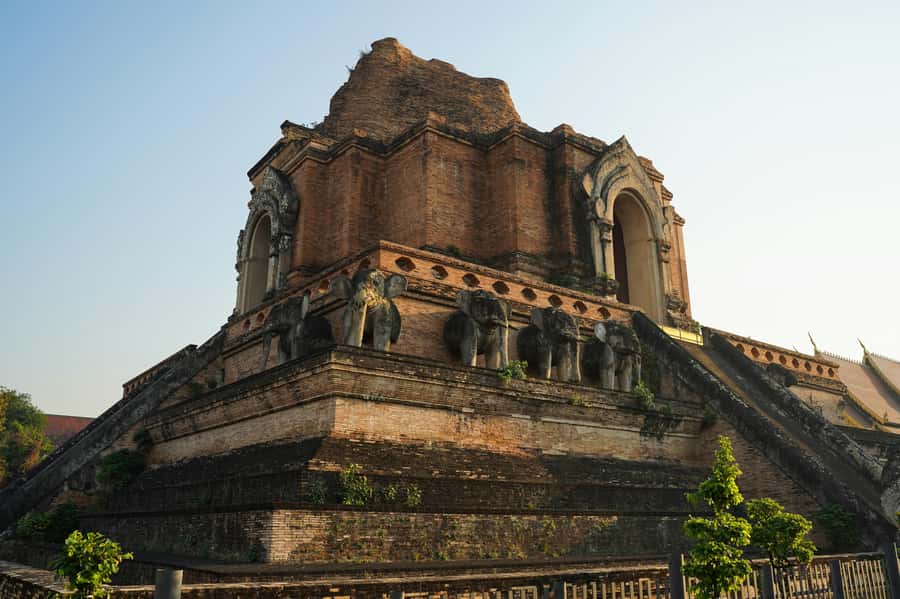 Chiang Mai Light: Tuk Tuk Night Tour with Temples & Markets - Duangtawan Hotel start: how the 3-hour loop actually feels