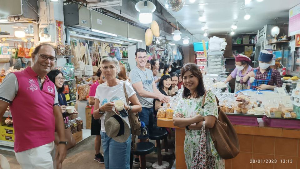 Chiang Mai: Local Food and Markets Guided Walking Tour - Lung Khajohn Wat Ket: The Sweet Start With Khao Kriab Pako Moh