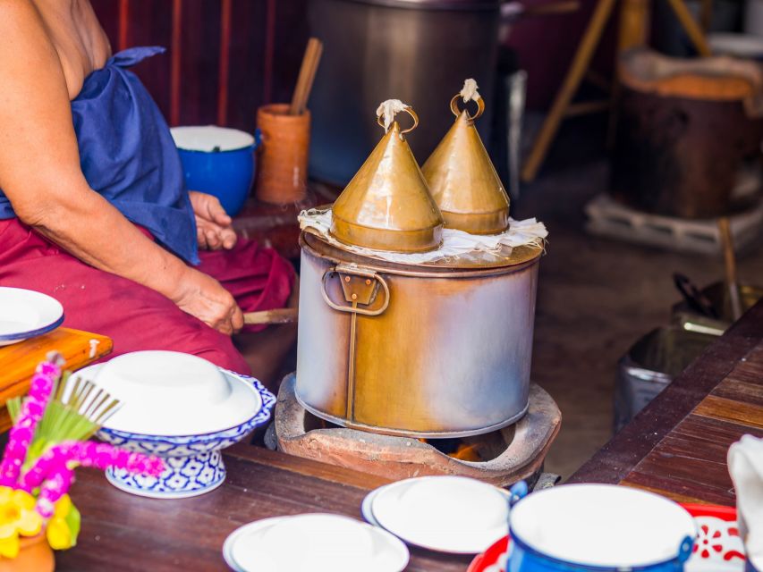 Chiang Mai: Local Food and Markets Guided Walking Tour - Go Neng and Pa Thong Ko: Why This Snack Looks So Strange