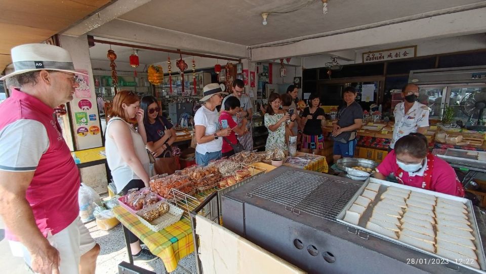 Chiang Mai: Local Food and Markets Guided Walking Tour - Warorot Market: Mango Sticky Rice and the Market Beyond Tour Signs