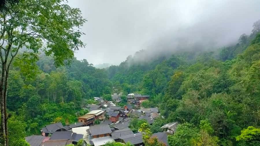 Chiang Mai: Mae Kampong Village, Hot Springs & Bor Sang Tour - Kew Fin Viewpoint and the Mountain-Edge Hike