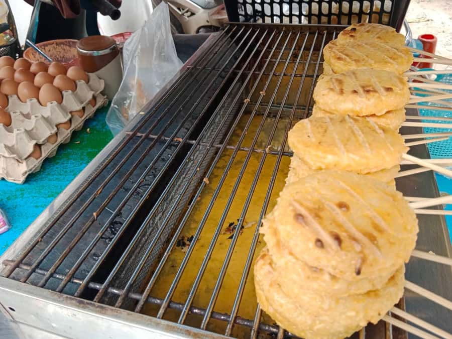 Chiang Mai: Mae Kampong Village, Hot Springs & Bor Sang Tour - Lunch in the Hills: Simple, Local, and Timed Well