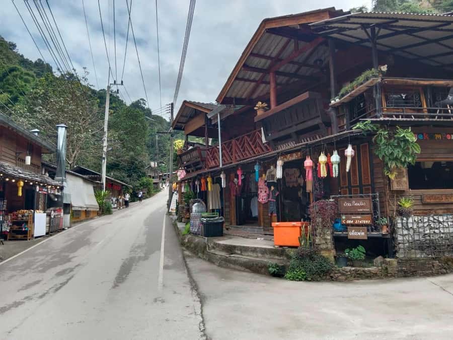 Chiang Mai: Mae Kampong Village, Hot Springs & Bor Sang Tour - San Kamphaeng Hot Springs: Mineral Soak in a Natural Setting