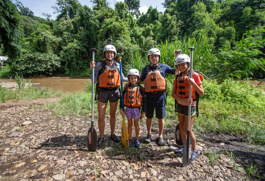 Chiang Mai: Mae Taeng River White Water Rafting - Guides and Gear: Safety That Feels Like Teamwork