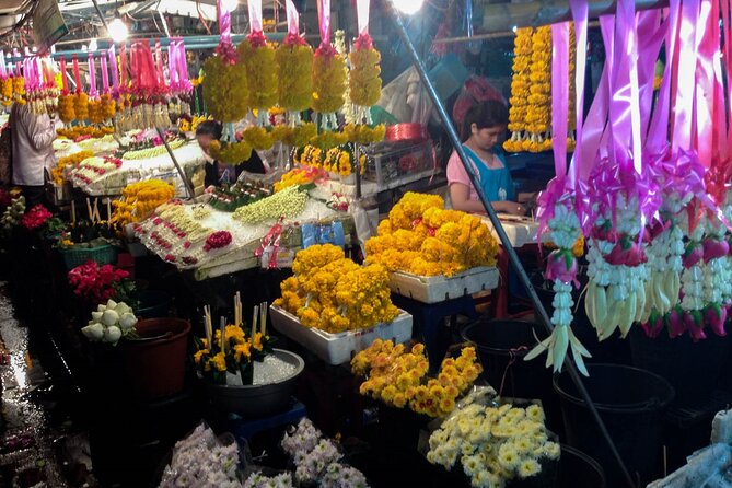 Chiang Mai Michelin Food Walking Tour with Professional Tour Guide - Stop 1: Lung Khajohn at Wat Ket for a local street-food warm-up