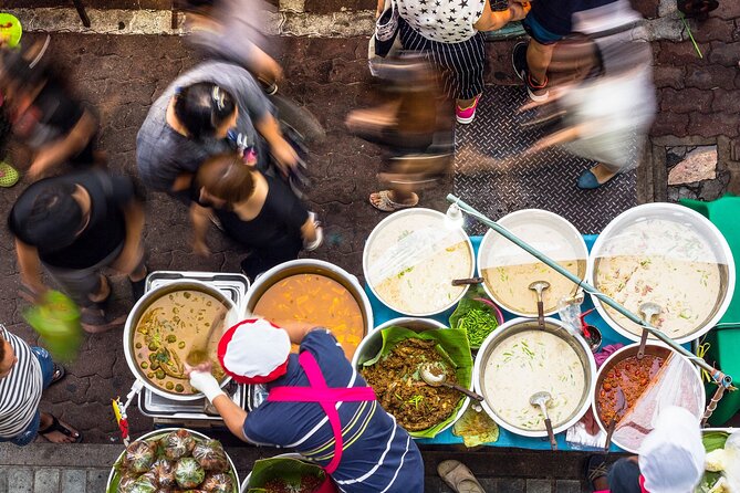 Chiang Mai Michelin Food Walking Tour with Professional Tour Guide - Stop 2: Gor Neng and pa tong go, the snack that’s hard to ignore