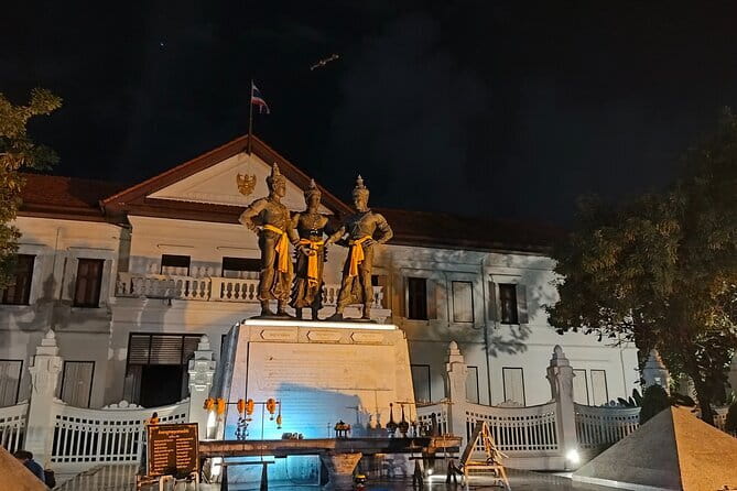 Chiang Mai Old City & Temples 3 hour Twilight Walking Tour - Wat Phra Singh (1h20): twilight light plus clear guidance