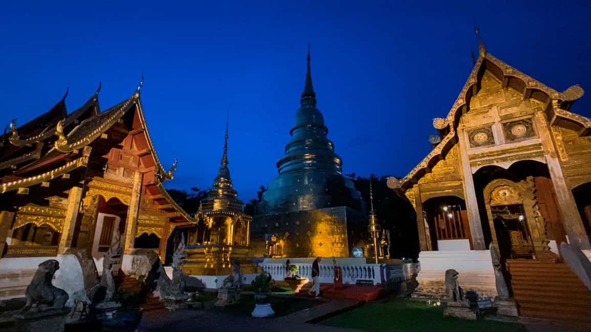 Chiang Mai Old City Twilight Tour: Lanna Majestic Glow - Wat Chedi Luang’s Big Pagoda: what changes when the light fades