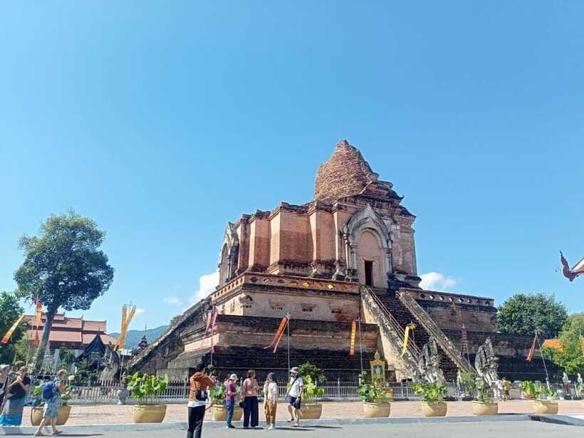 Chiang Mai: Private City Tuk-Tuk Tour - Tha Phae Gate Photo Stops and Market-Mood Timing