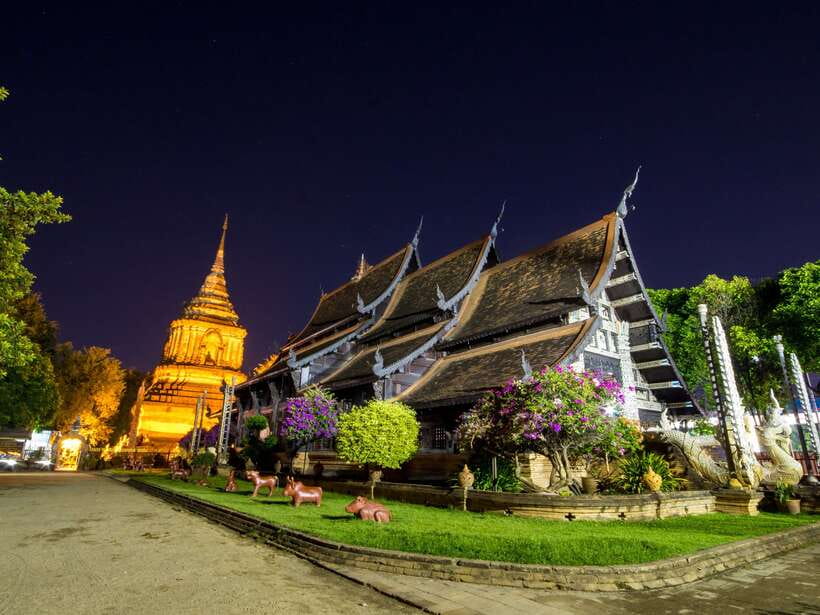 Chiang Mai: Private Historic Old City Bike Tour - Night - Pace, distance, and traffic reality: what 12–14 km feels like in Chiang Mai