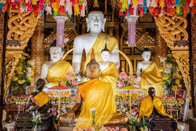Chiang Mai: Private Historic Old City Bike Tour - Night - Starting at Discova Day Tour Shop: the quick way to meet your guide