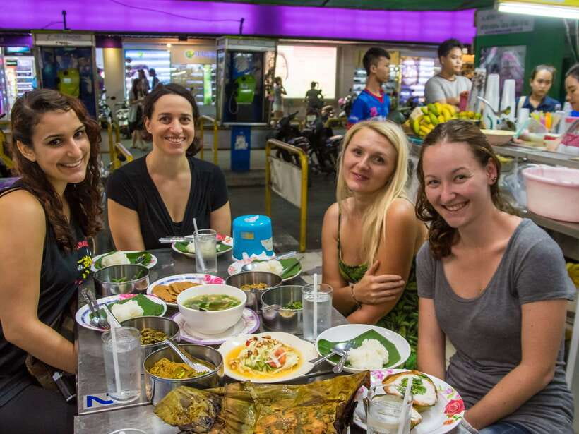 Chiang Mai: Private Historic Old City Bike Tour - Night - Wat Intakhin, moat lines, and city walls: understanding how the fortress worked