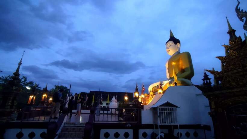 Chiang Mai: Private Historic Old City Bike Tour - Night - Temple participation basics: what you might do when the guide invites you