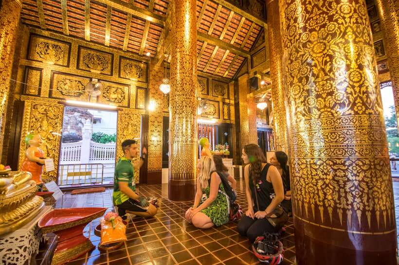 Chiang Mai: Private Historic Old City Bike Tour - Night - Tha Phae Gate to the Three Kings Monument: your first look at the city’s core