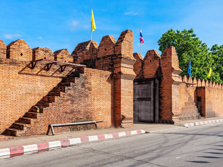 Chiang Mai: Private Tuk Tuk Tour of City Temples With Pickup - Why a private tuk tuk tour fits Chiang Mai’s old city