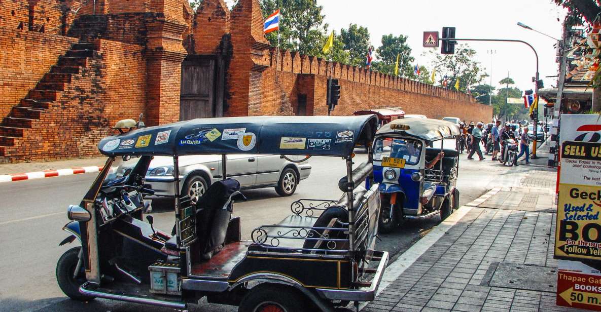 Chiang Mai: Private Tuk Tuk Tour of City Temples With Pickup - Three Kings Monument and Tha Phae Gate: history that’s still in use