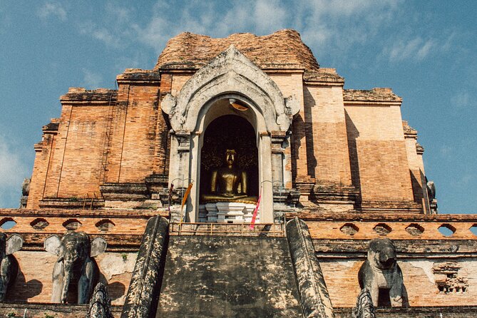 Chiang Mai Shared City Tour with Famous Temples - What You Learn Beyond the Photos (The White Elephant Temple Thread)