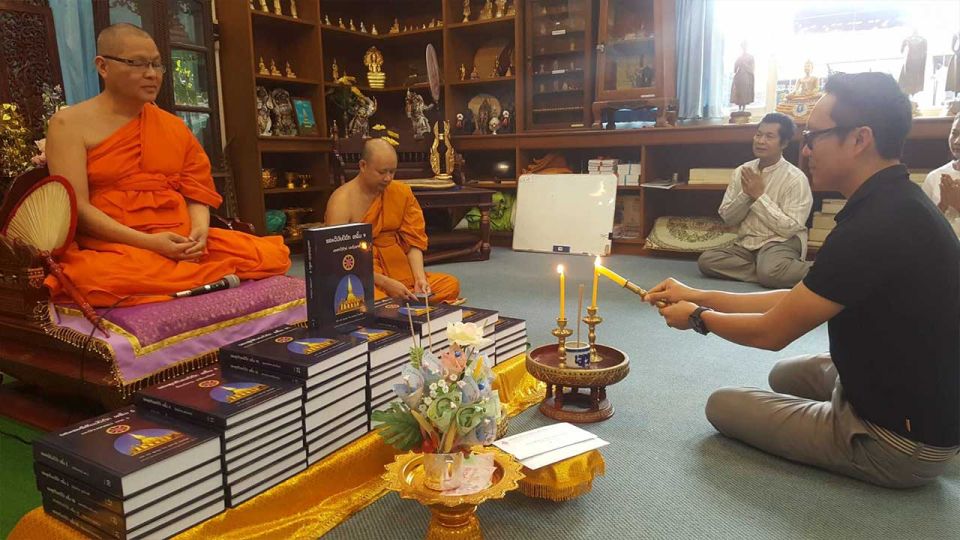 Chiang Mai: Silver Craftwork Temple Tour with Monk Meeting - Wat Suan Dok: Photo Stop, Guided Visit, and Monkhood Q&A