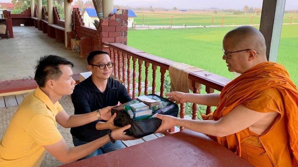 Chiang Mai: Silver Craftwork Temple Tour with Monk Meeting - The Craft Lesson: Silver and Aluminum Plate Work You Can Actually Understand