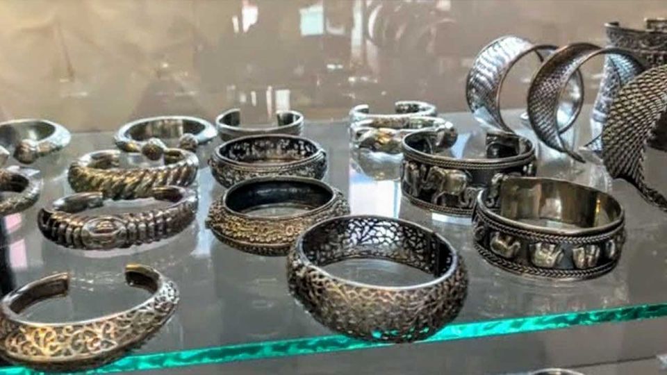 Chiang Mai: Silver Craftwork Temple Tour with Monk Meeting - Etiquette Checklist: Dress, Shoes, Photos, and Temple Boundaries