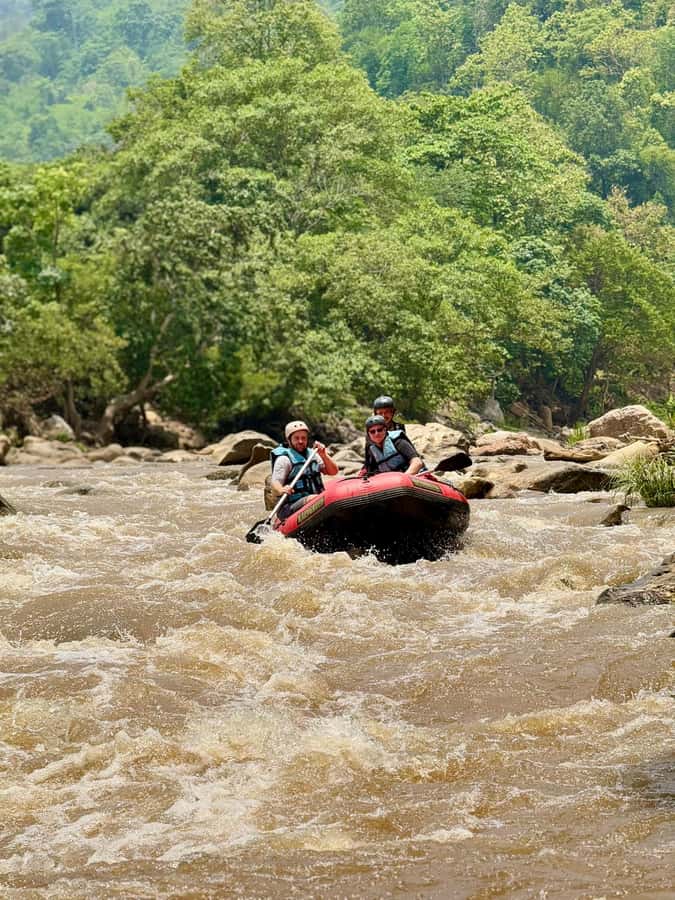 Chiang Mai: Sticky Waterfall and Rafting Day Trip - White-water rafting on the Mae Taeng River (levels 3–4, about 40–50 minutes)