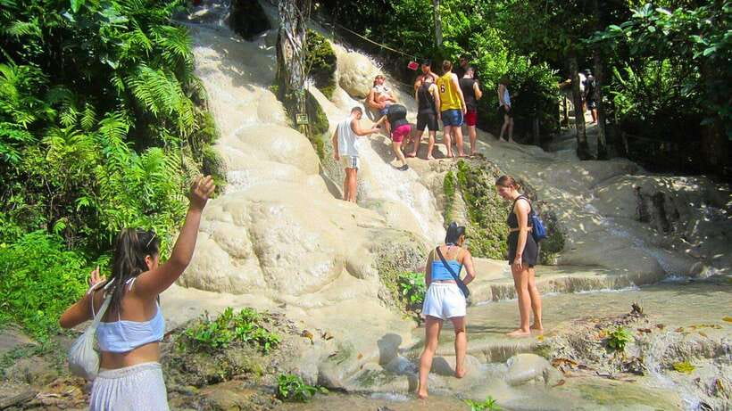 Chiang Mai: Sticky Waterfall, Chet Si Fountain Park Transfer - Getting to the sticky waterfall early (and why it changes everything)