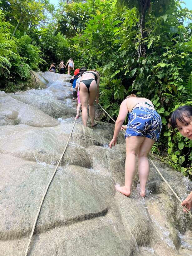 Chiang Mai: Sticky Waterfall scenic loop unseen lake &temple - Wat Phra That Chom Kitti: a strong finish with stupa and big-buddha views