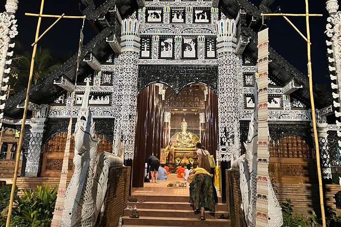 Chiang Mai Temples and Market Tuk-Tuk Evening Night Tour - Wat Phan Tao and Wat Lok Molee: free stops that add real variety