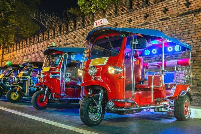 Chiang Mai Temples and Market Tuk Tuk Night Tour - Chiang Mai Temples at Night: why this route works so well