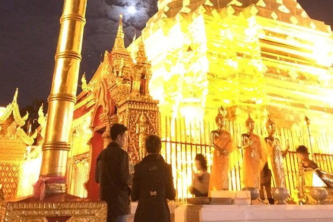 Chiang Mai Temples and Market Tuk Tuk Night Tour - Final stop: Chiang Mai Night Bazaar for street food, dessert, and shopping
