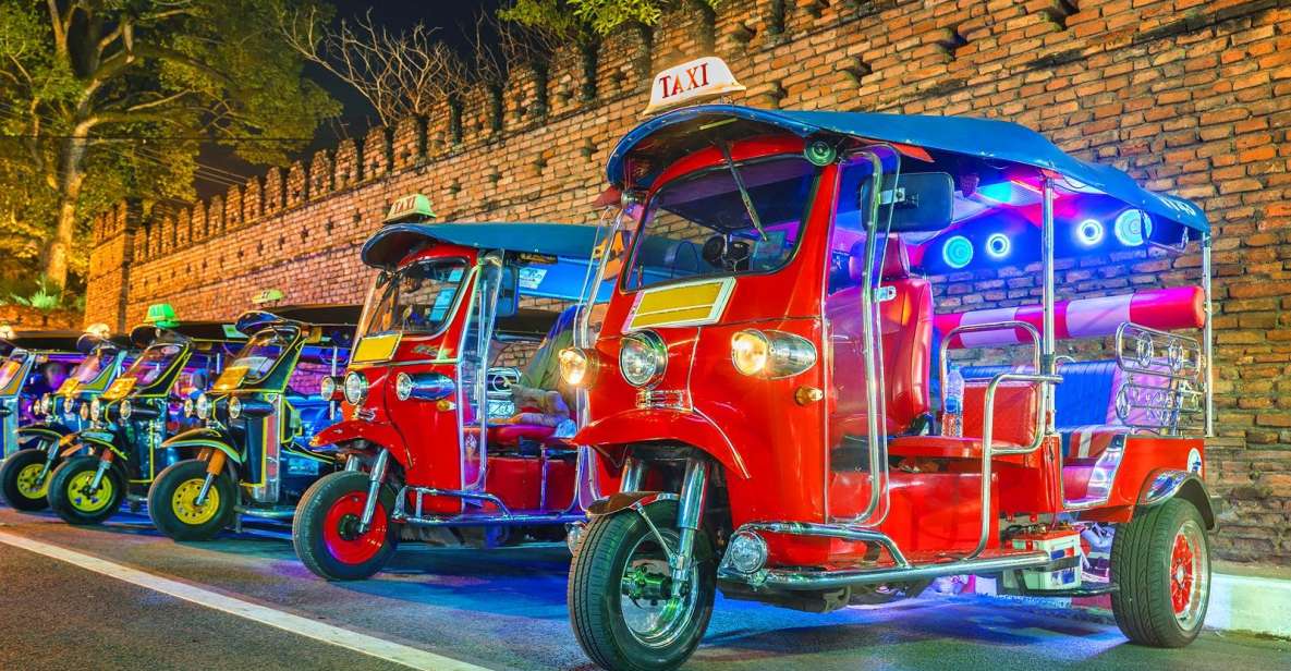Chiang Mai: Temples and Street Food Night Tour by Tuk Tuk - How the tuk tuk night tour works in Chiang Mai