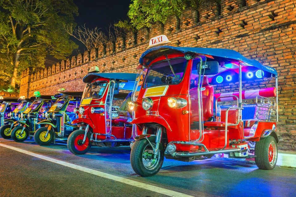 Chiang Mai: Temples and Street Food Night Tour by Tuk Tuk - Three Kings Monument: the story behind Chiang Mai’s founding