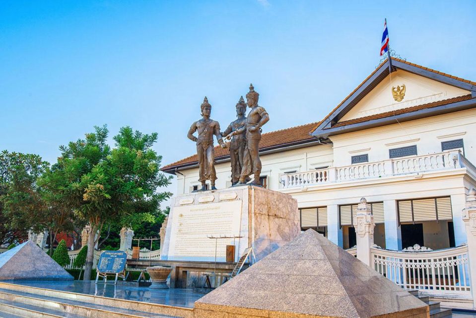 Chiang Mai: Temples and Street Food Night Tour by Tuk Tuk - Driver and communication: English, pacing, and getting what you came for