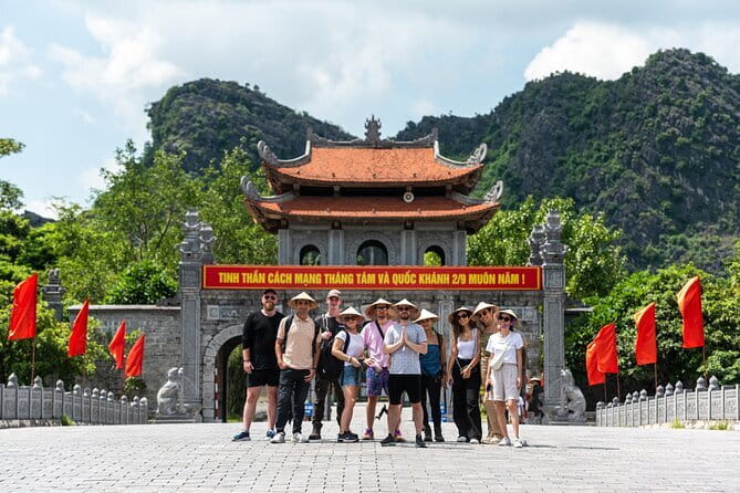 Chiang Mai Temples Visit Walking Tour with Ex-Monk Guide Part 2 - Why Katoon as an ex-monk guide is the real value