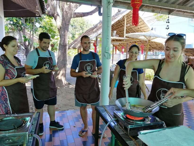 Chiang Mai: Thai Cooking and Market Tour with Lanna Smile - A 5-hour Chiang Mai cooking class that starts with the market