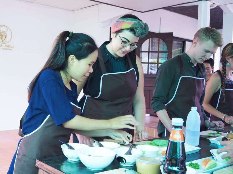 Chiang Mai: Thai Cooking and Market Tour with Lanna Smile - The market tour: fresh ingredients you can actually taste
