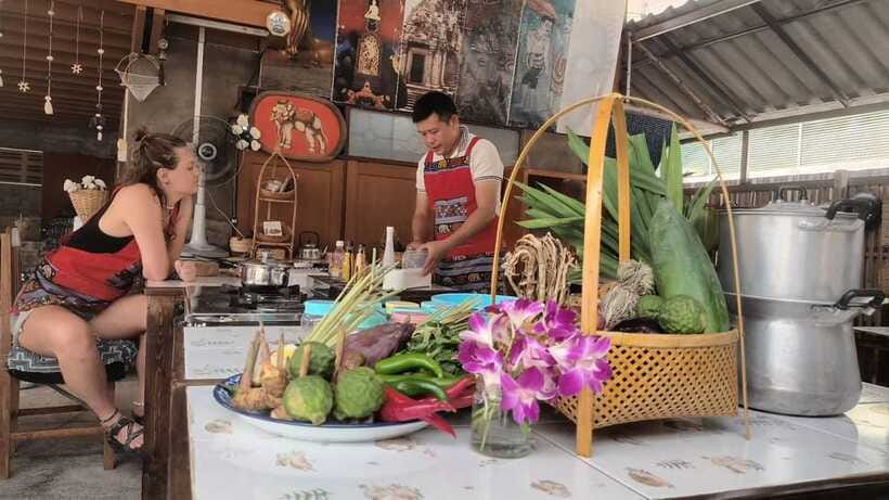 Chiang Mai: Traditional Thai Cooking Class with Market Tour - Who should book this cooking class—and who should skip it