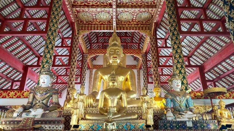 Chiang Mai: Tuk-Tuk Evening Tour with Temples & Street Foods - Warorot Market and Ton Lam Yai Flower Market: More Night Life Without the Stress