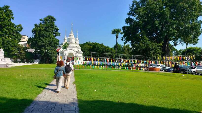 Chiang Mai: Tuk-Tuk Evening Tour with Temples & Street Foods - The Price: Why $64 Can Feel Fair for This Mix of Temples and Transport