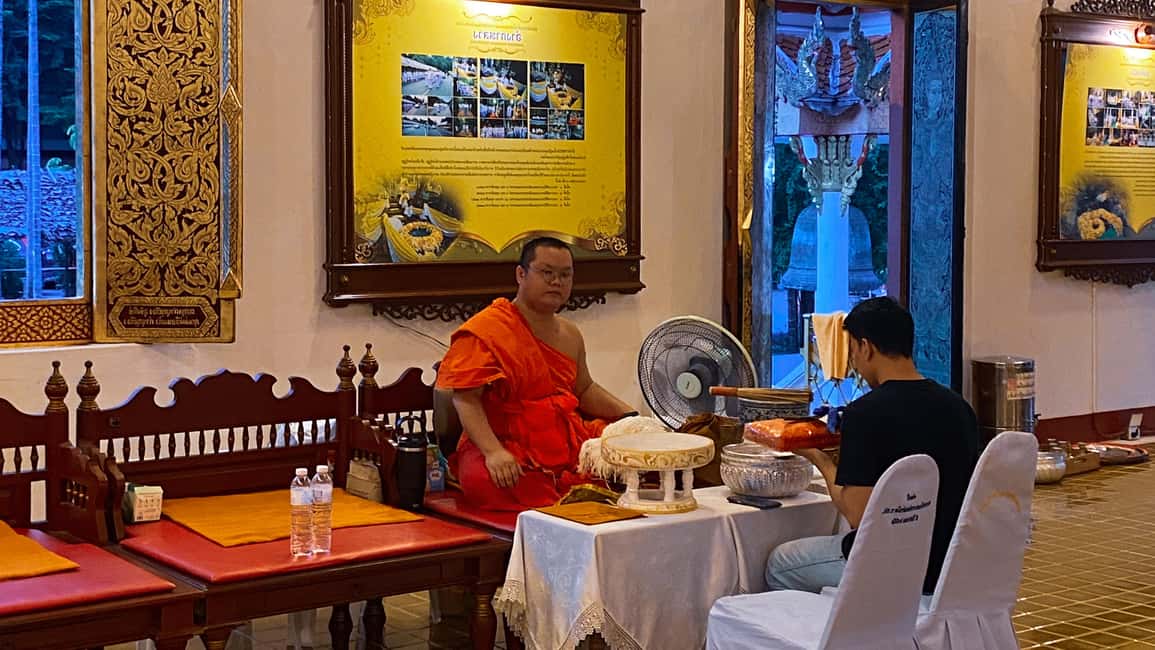 Chiang Mai Twilight Tour: Illuminated Old City Landmarks - What’s included (and what isn’t): plan your budget like a local
