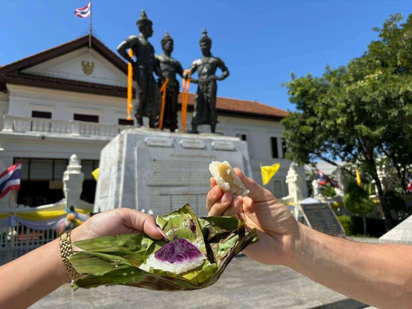 Chiang Mai: Walking Food Tour - Finding the Start: Three Kings Monument and That Orange Umbrella
