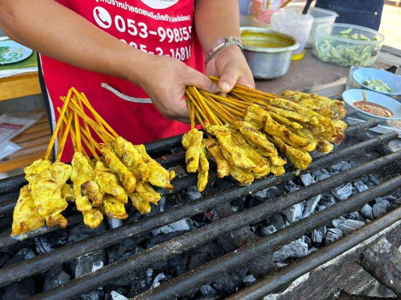 Chiang Mai: Walking Food Tour - Chicken Satay and Peanut Sauce: The Warm-Up That Changes Your Pace
