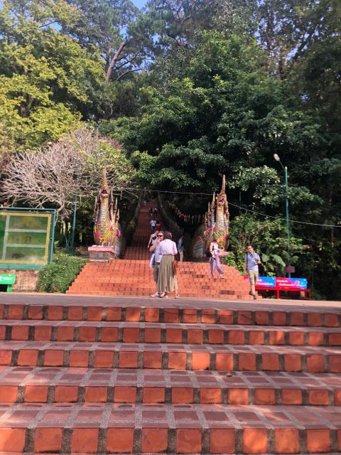 Chiang Mai: Wat Pha Lat & Wat Phra That Doi Suthep Tour - The ride up and the shift toward golden-hour views