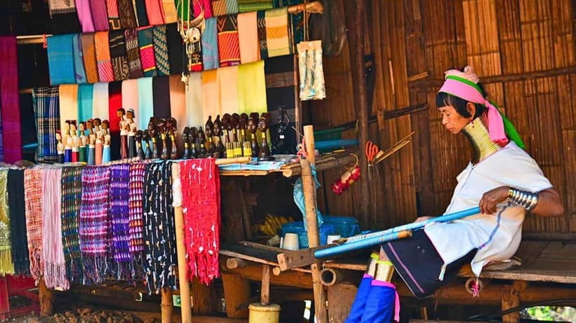 Chiang Mai: White and Blue Temples and Lalita Cafe - Lunch at a local restaurant: refuel time you shouldn’t skip