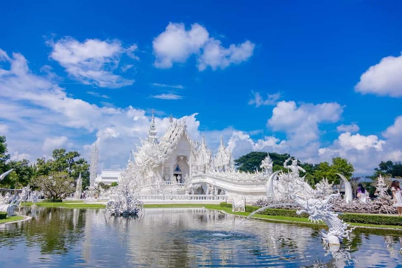 Chiang Mai: White, Red/Black & Blue Temples Tour with Lunch - Lunch Break: A Thai Buffet That Actually Fuels the Day
