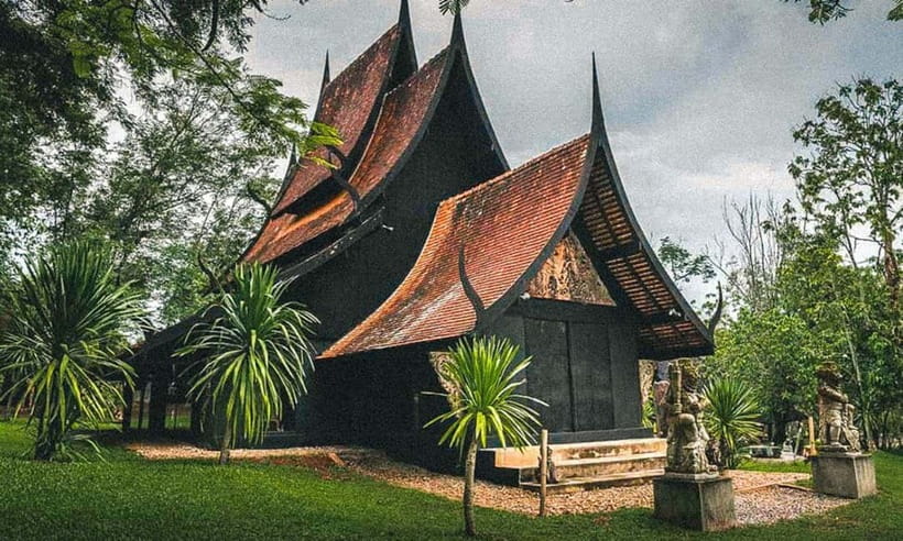 Chiang Mai: White Temple, Blue Temple, and Black House Tour - Baan Dam (Black House Museum): Thawan Duchanee’s dark animal collection